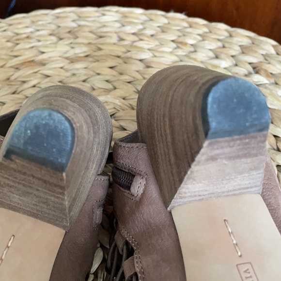 Vince Camuto Gladiator Heeled Sandles - Picture 7 of 8